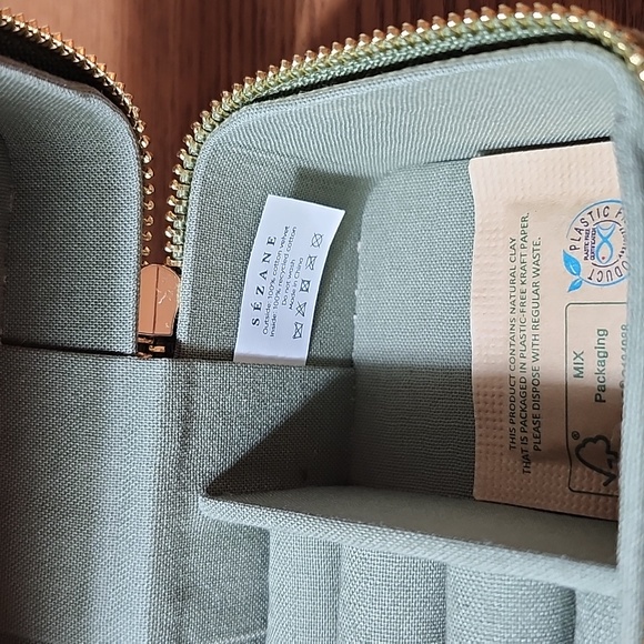 Sezane Olive Green Velvet Jewelry Box - Picture 5 of 9